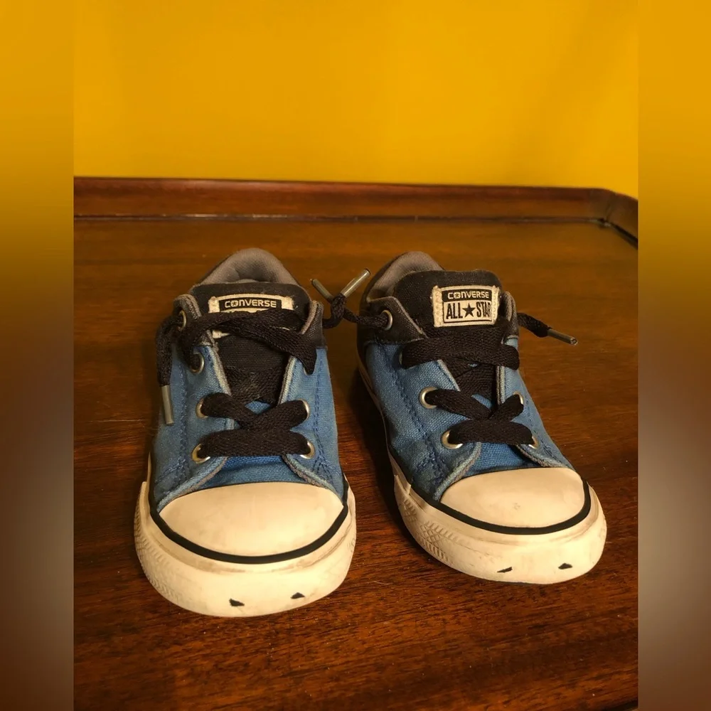 Converse All Star Chuck Taylor Toddler Size 8 Blue/ Black Canvas Tennis Shoe